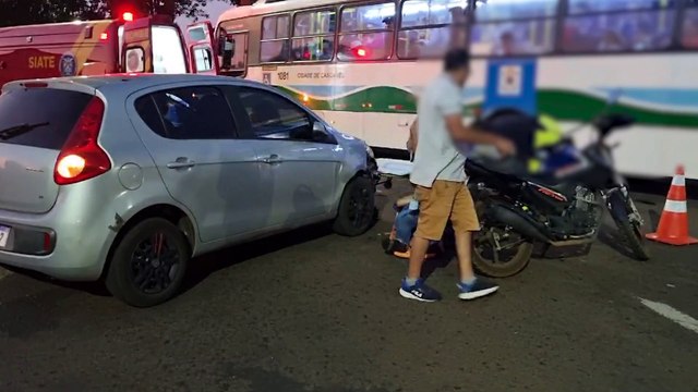 Motociclista fica ferido após colisão com automóvel no bairro Periolo