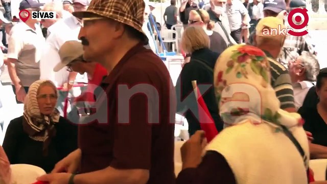 Sivaslı yurttaşlar, Sivas Kongresi 105. Yıldönümü Resmi Programı'nda AK Parti Grup Başkanı Abdullah Güler konuşurken alanı terk etti:
