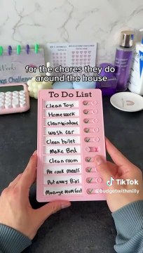 Dà la paghetta settimanale ai figli ma poi fa una richiesta assurda ecco quale