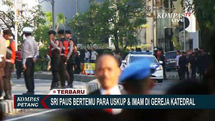 Momen Paus Fransiskus Disambut saat Sampai di Gereja Katedral