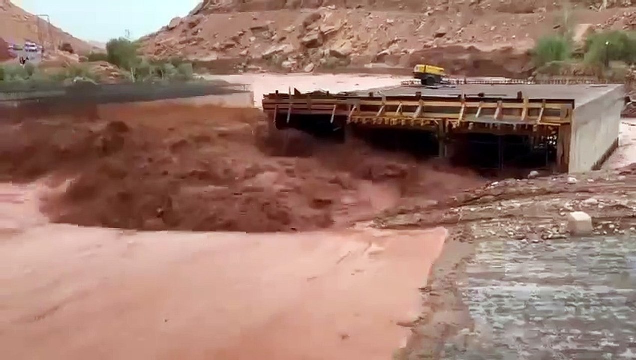 La gestion des risques liés aux crues lors de la construction d'ouvrages hydrauliques nécessite une approche proactive et intégrée