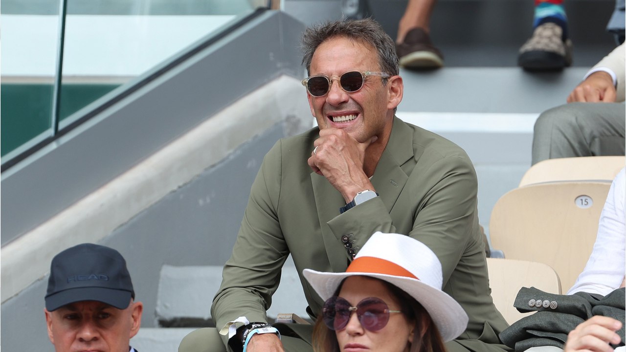 GALA VIDEO - “Vous êtes payé à rien foutre !” : Julien Courbet violemment pris à partie en plein direct