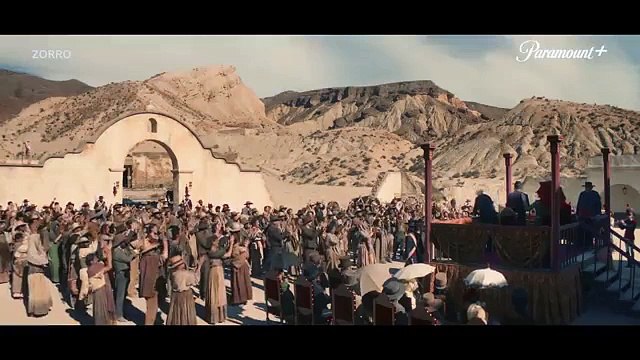 Jean Dujardin enfile sur Paramount+ le costume de Zorro dans la très attendue série éponyme, qui sera également diffusée vers Noël sur France Télévisions