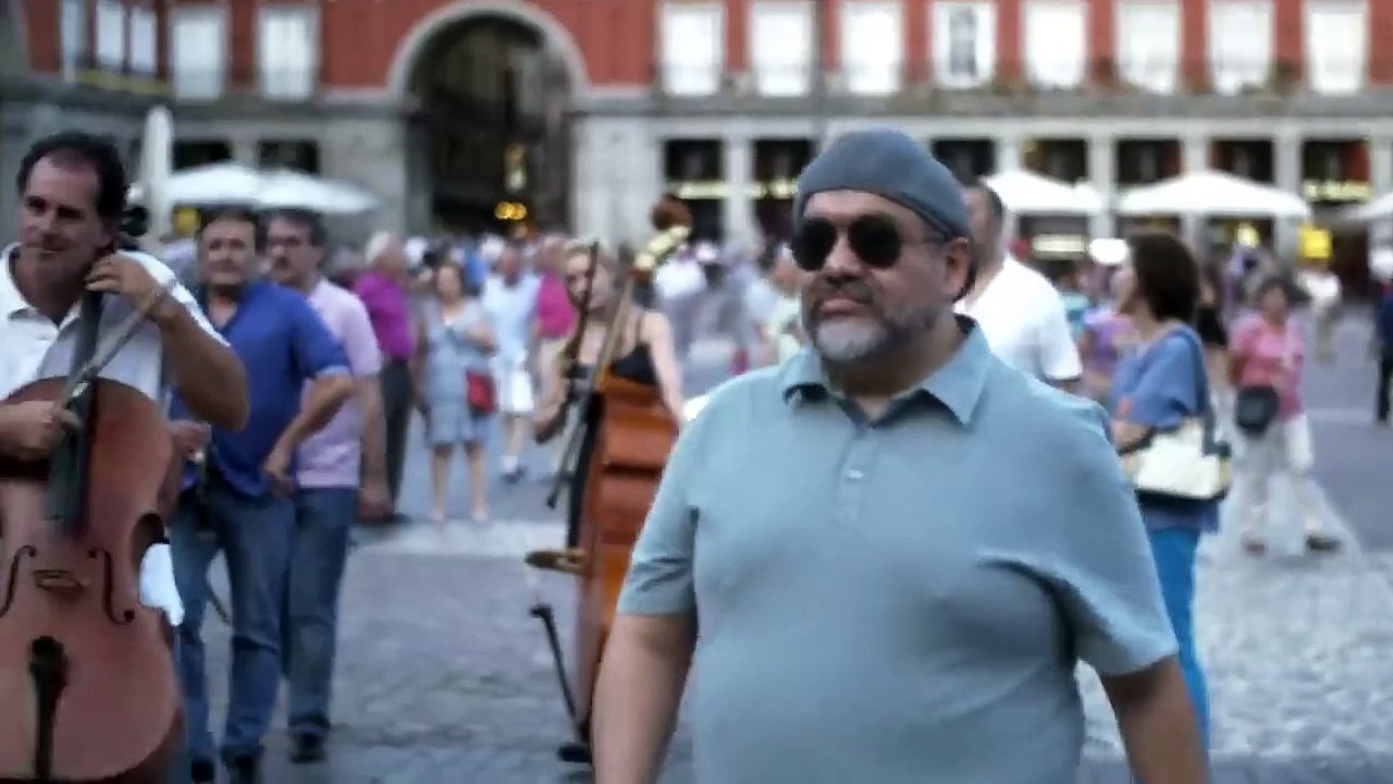 Huapango-Guadalajara (Flashmob) - Mariachi Real de México & Film Symphony Orchestra Conducted by Nando Hernández.
