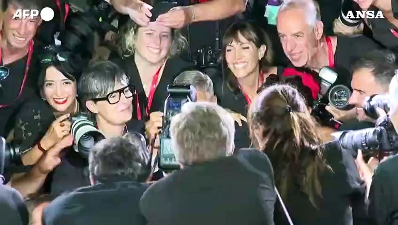 Mostra di Venezia, George Clooney e Brad Pitt sfilano sul red carpet