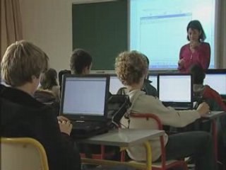 Mathematiques_'un collegien un ordinateur portable'