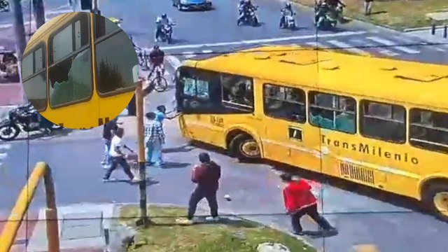 Momento exacto cuando vandalizan un bus del SITP en Bogotá durante paro de camioneros