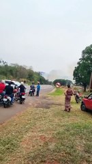 Incêndio em vegetação interdita uma das pistas da PR-323 entre Iporã e Cafezal do Sul