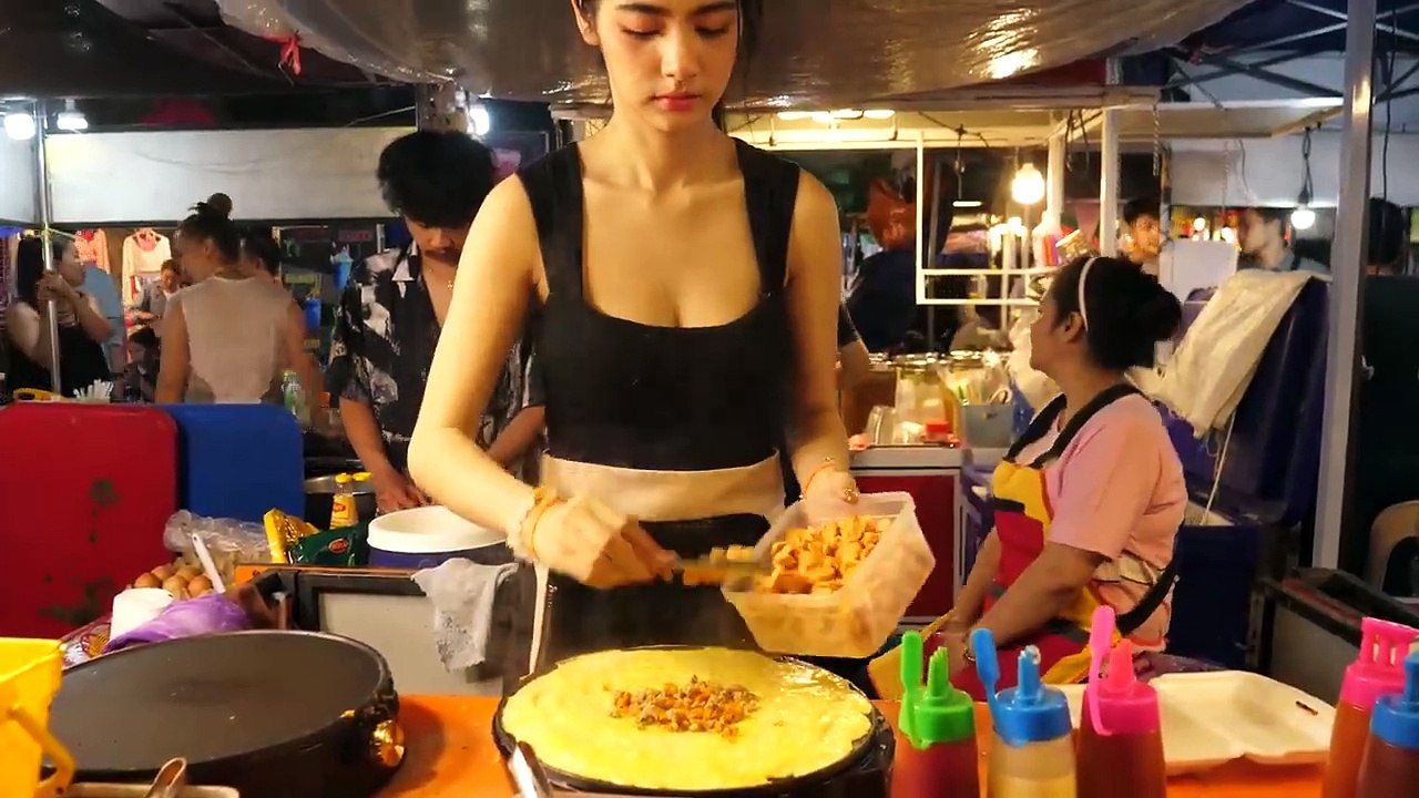 Laos Omelet Lady More Beautiful Than AI - Laos Street Food