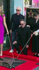 Tim Burton devela su estrella en el Paseo de la Fama
