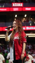 Paty Cantú se luce interpretando el Himno Nacional Mexicano en el Juego 1 de la Serie del Rey
