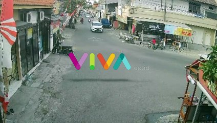 Rekaman CCTV Motor Seruduk Masuk Salon Kecantikan