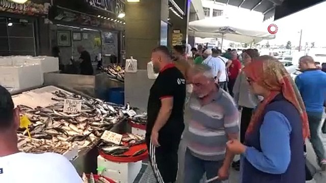 Hamsi palamutu kıskandı, tezgahlarda yerini aldı