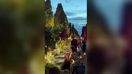 Bolgheri, Lollobrigida alla tavola lunga un chilometro tra i cipressi: «Difendiamo tradizione, paesaggio e suggestioni che l'Italia suscita nel mondo»