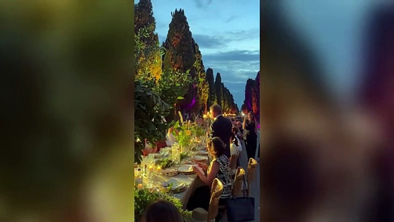 Bolgheri, Lollobrigida alla tavola lunga un chilometro tra i cipressi: «Difendiamo tradizione, paesaggio e suggestioni che l'Italia suscita nel mondo»