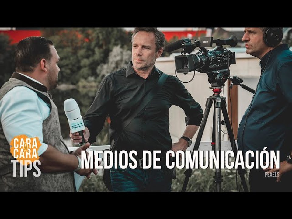 ¿A través de cuáles medios de comunicación se informan los colombianos?