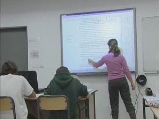 Francais_'un collegien un ordinateur portable'