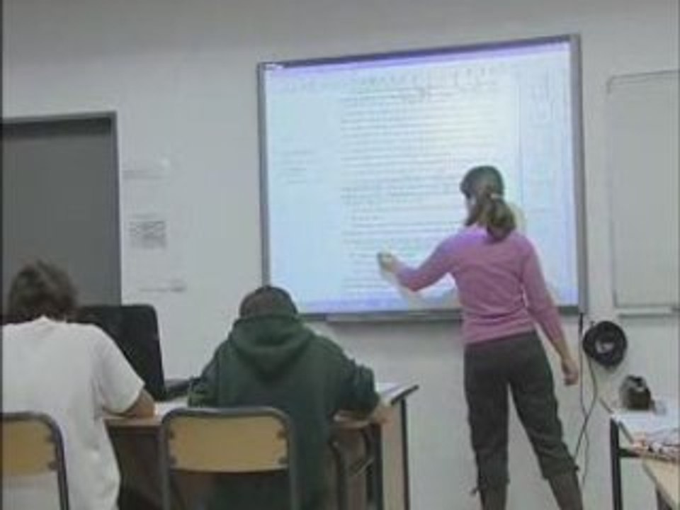 Francais_'un collegien un ordinateur portable'