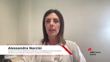 Tải video: Narcisi (Humanitas), studi real life dimostrano miglioramenti con Jak inibitori anche per comorbidità dermatite atopica come alopecia areata, rinite e asma