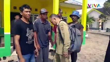 Cuma Bisa Pasrah, Seorang Kades Diusir Warganya