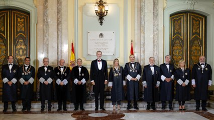 Perelló, la primera presidenta del Supremo en una foto aún masculina