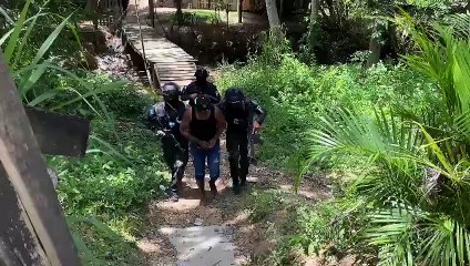 "La bruja" supuesto hechor de la última masacre en el sector de Dixon Cove, Roatán,  fue detenido mediante operación de vigilancia.