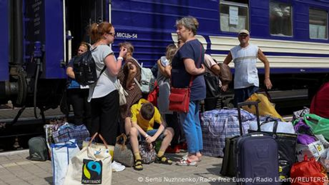 Russian forces advance toward Ukraine's key logistics hub