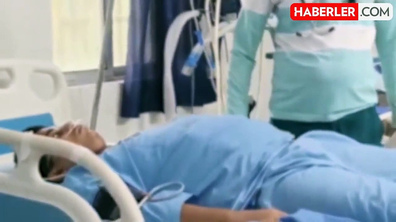 Karın ağrısı şikayeti ile gittiği hastanede karnından anahtar, bıçak ve tırnak makası gibi nesneler çıkarıldı