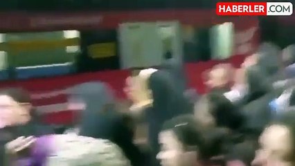 İran'da başörtüsü takmayan kadına vurdu! Kalabalığın tepkisi ağır oldu