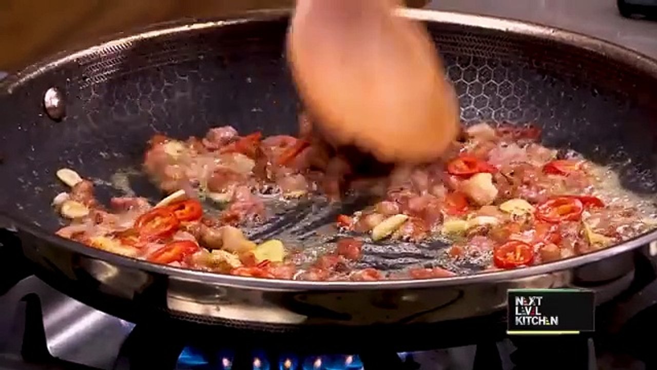 Gordon Ramsay Cooks Up a Simple and Easy Pasta Dish in Just 10 Minutes ...