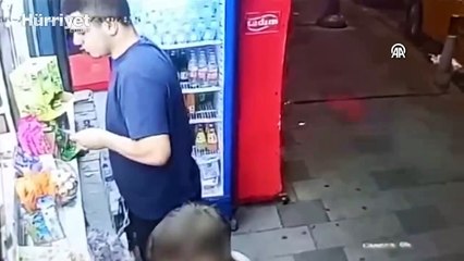 Büfeye gelen çocuğun omuzuna yorgun mermi isabet etti!