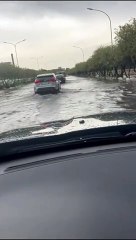 Maltempo a Bari, allagata la strada che porta alla Fiera del Levante