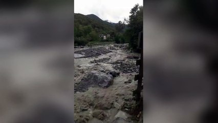 Mattie, crolla ponte: venti persone isolate nella frazione di Combe
