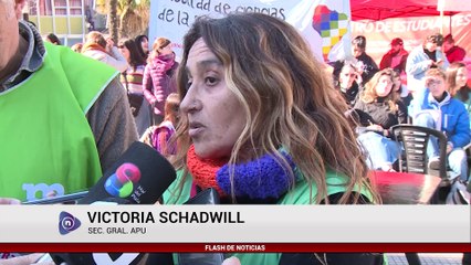 BANDERAZO EN EL COMPLEJO UNIVERSITARIO