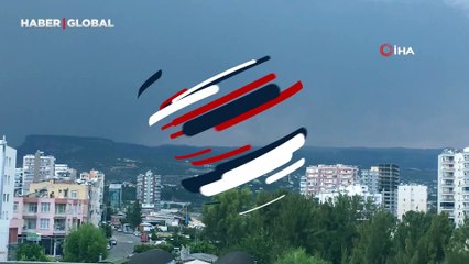 Mersin'in yüksek kesimlerinde yağmur, sahilde yıldırımlar etkili oldu