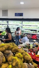 Extranjero le pide matrimonio a su novia en un supermercado de SPS