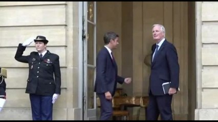Francia, il passaggio di poteri fra Attal e Barnier, nuovo premier