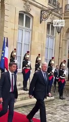 La passation de pouvoir entre Gabriel Attal et Michel Barnier