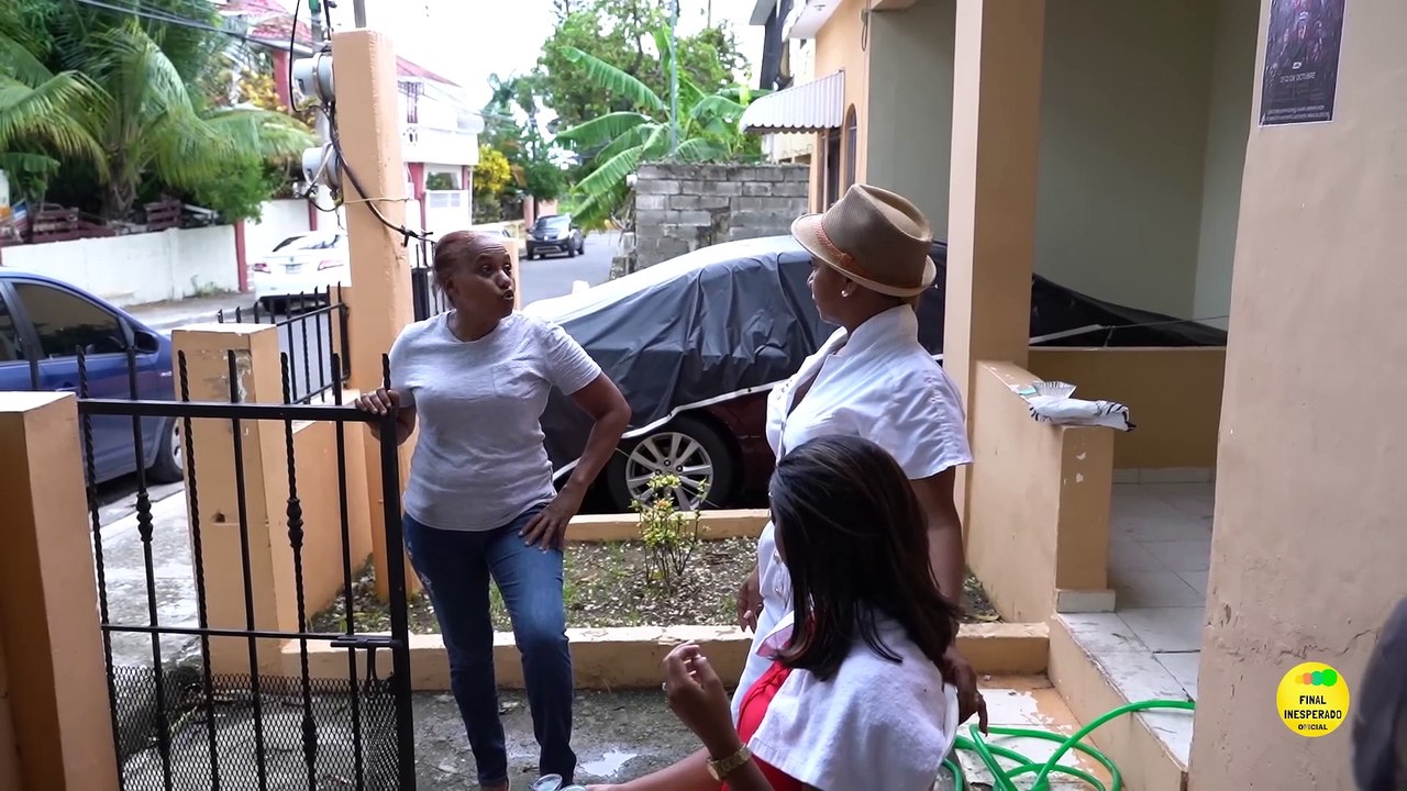 Salón de patio corte de pelo y color Final Inesperado.