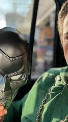 De quelle couleur est le cheval blanc de Doctor Doom ?