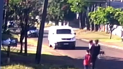Internauta pede ajuda para encontrar motorista de Agile que bateu em Strada estacionada