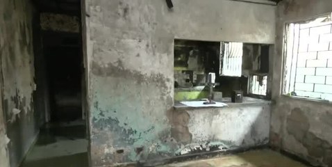 Familia duerme en sus carros tras incendio que consumió su hogar