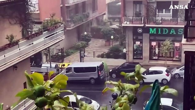 Bomba d'acqua a Roma, forte pioggia e allagamenti