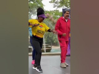 Presidente Maduro hace los pasos prohibidos en bailoterapia con abuelos y abuelas