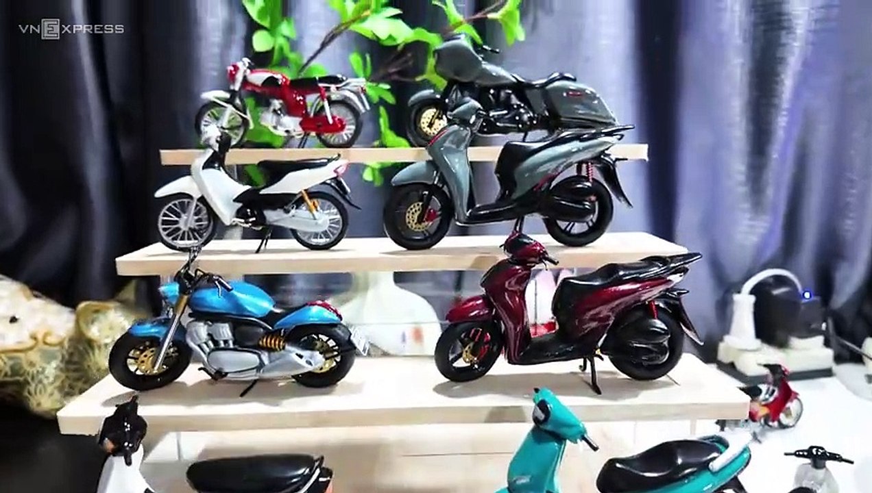 ÔNG BỐ LÀM XE MÁY MINI GIỐNG NHƯ THẬT TỪ ĐẤT SÉT