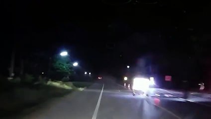 นาที ตำรวจไล่ล่าขบวนการขนแรงงาน