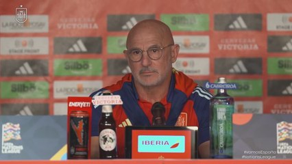 El vacile de De la Fuente con la traductora de la rueda de prensa