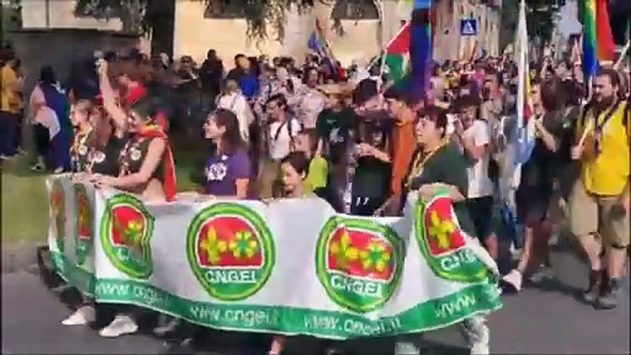 Lucca si colora di arcobaleno per il Toscana Pride: il video
