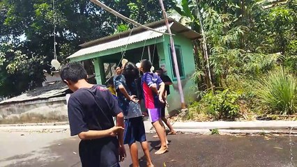 lomba makan kerupuk bagian 1