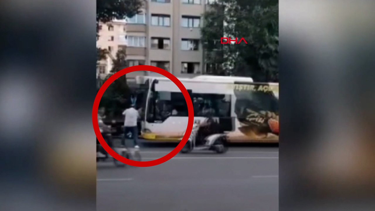 Kadıköy'de önce şoförle tartıştı; sonra İETT otobüsünün sileceklerini kırdı